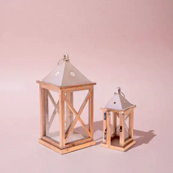 Set e due lanterne in legno • 42 cm
